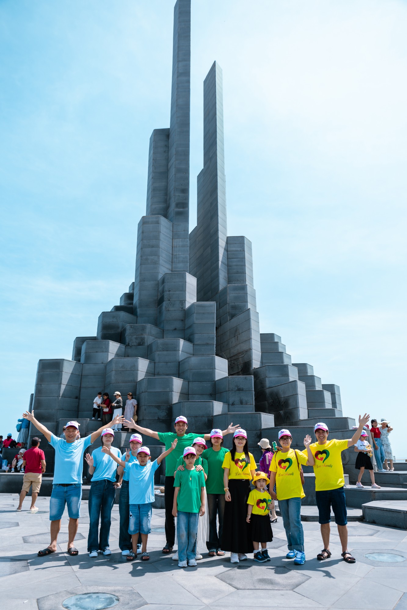 TOUR 8